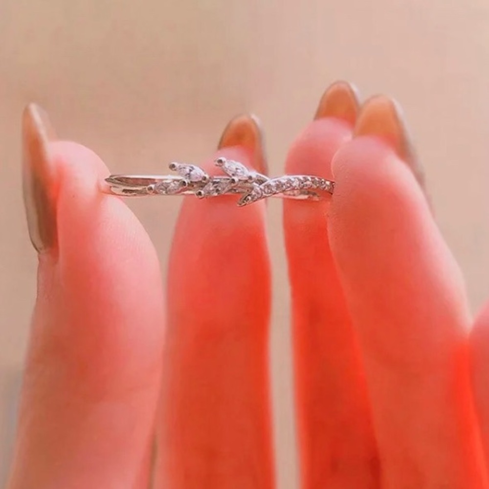 NEW ๐ Rose Gold over 925 Crystal leaf Ring - Picture 5 of 5